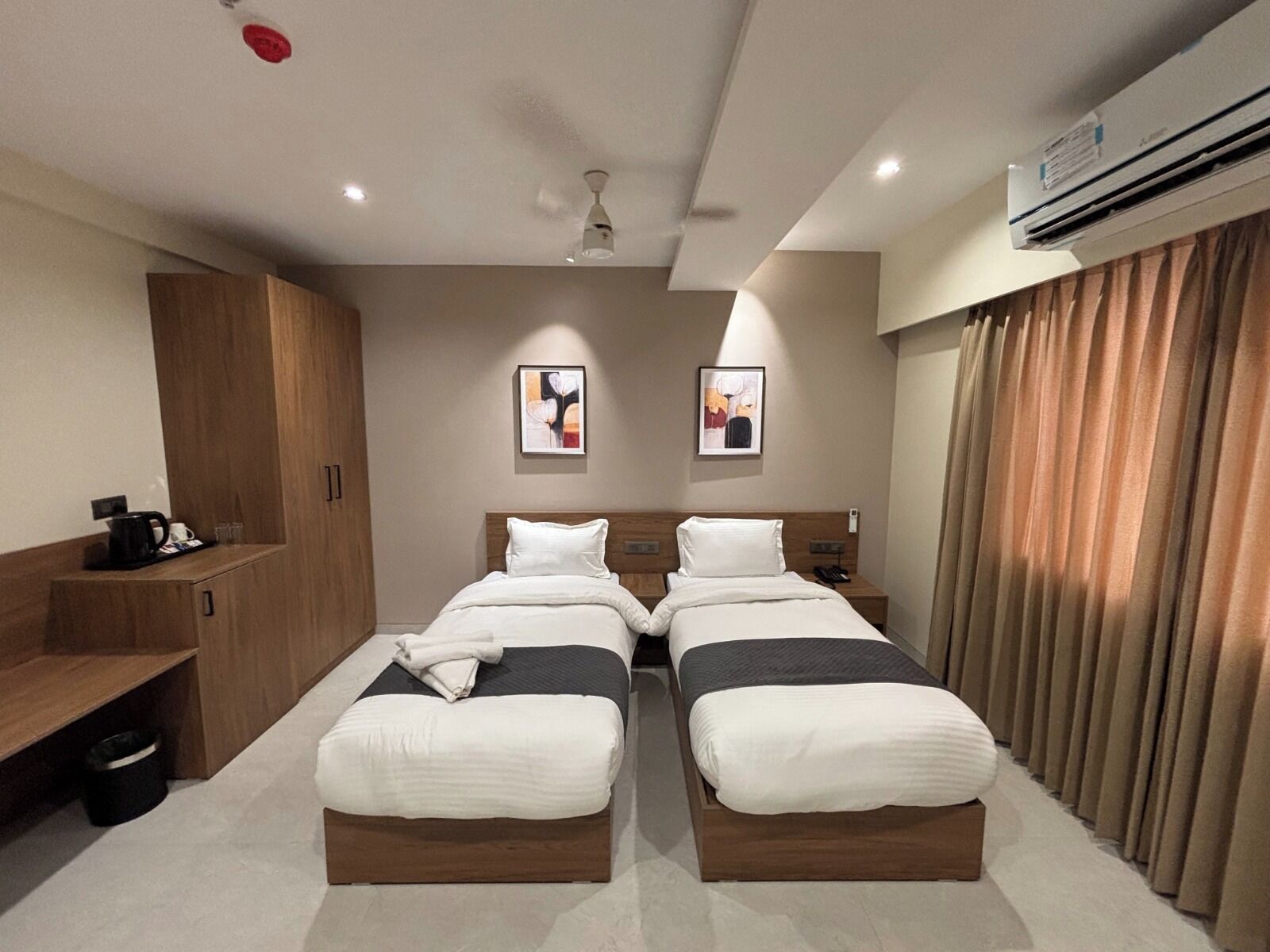 Deluxe Twin Room