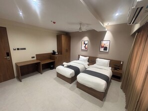 Deluxe Twin Room | Premium bedding, memory foam beds, minibar, desk - Rivotel The Luxury Hotel (Chakan)