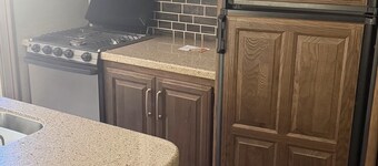 Cozy 1-bedroom recreational vehicle in serene Standish with AC on the lake!