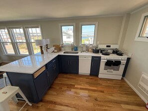 Private kitchen - Current Mood, Studio. Parking. Beach Access. Sun Porch (Seabrook)