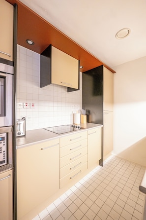 Private kitchen - Bright Kensington Apartment / Balcony / Dining for 4 (London)