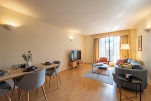 Living area - Bright Kensington Apartment / Balcony / Dining for 4 (London)