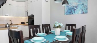 Spacious Apartment with Air Conditioning | Desk | Balcony