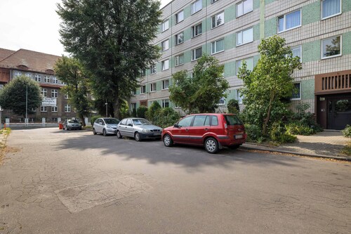Spacious Apartment with Air Conditioning | Desk | Balcony