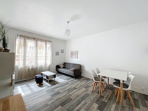 Living area - Vrbo Property (Montluçon)