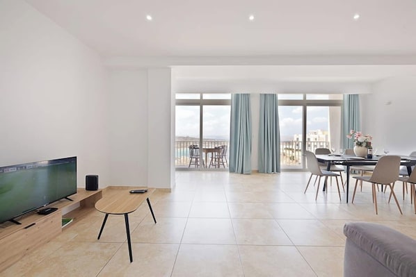 Living area - Wake up to sweeping views over Mellieħa Bay from this spacious, light-filled apartment. Enjoy a private balcony, comfortable bedrooms, a fully equipped kitchen, air conditioning and generous living areas, ideal for families and groups visiting Malta. (Il-Mellieħa)