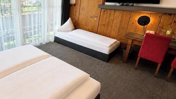 Superior Triple Room, Garden View | Desk, WiFi (free), bed sheets