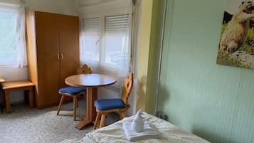 WiFi (free), bed sheets