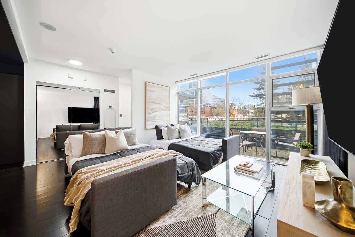 Iron/ironing board, travel crib, WiFi, bed sheets