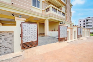 A multi-story residential building with a covered entrance and a gated driveway. - Hotel O AIIMS Bhubaneshwar (Bhubaneshwar)