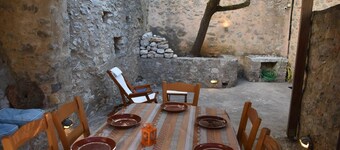 Avgonima Joy Medvial Suite