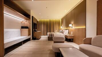 Deluxe Double Room, Balcony, Garden View | WiFi (free)