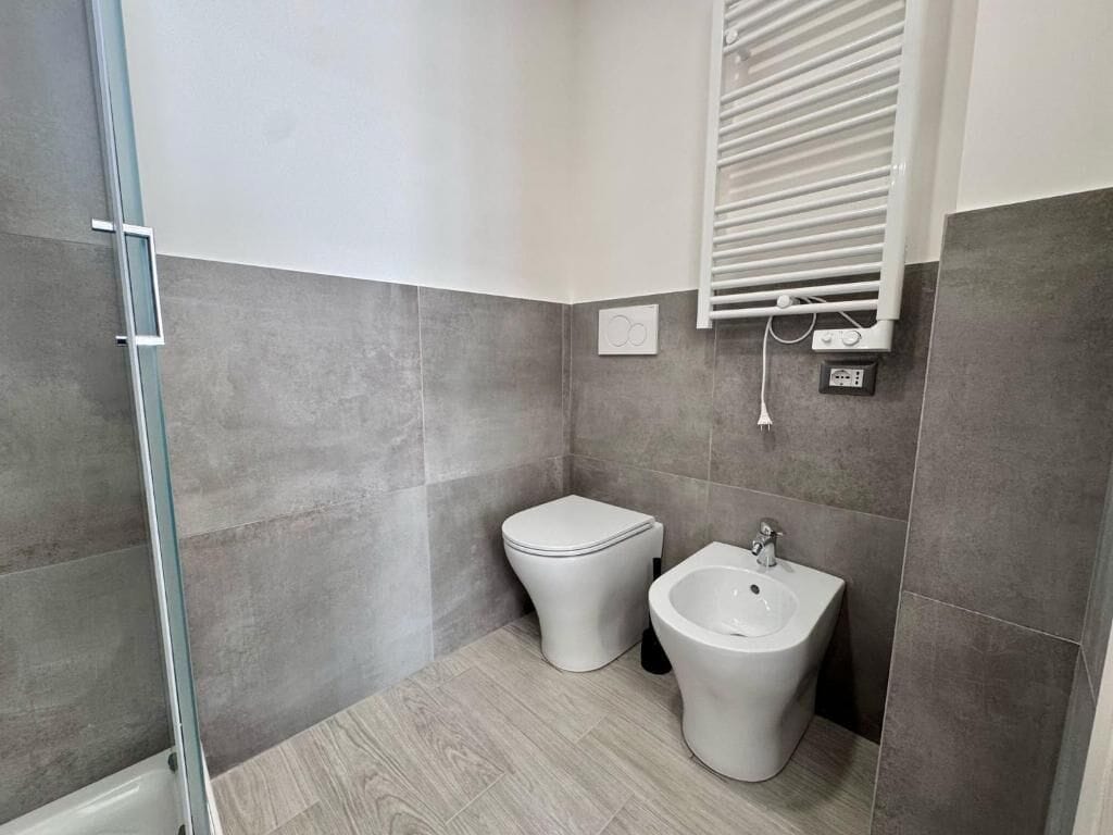 Superior Quadruple Room with Balcony | Bathroom