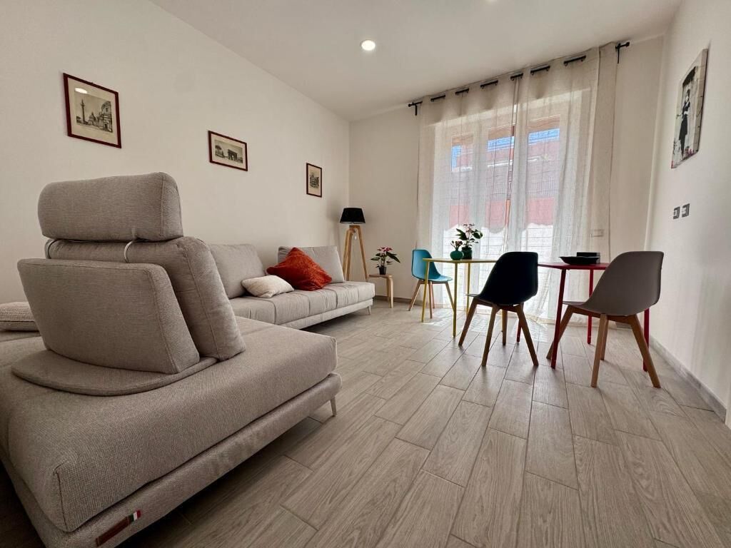 Superior Quadruple Room with Balcony | 거실 공간