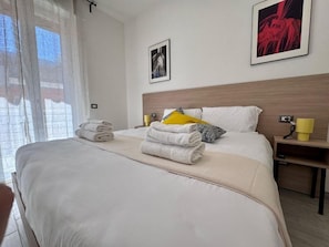 Blackout curtains, iron/ironing board (on request), free WiFi - Costabella Guest House (Roma)