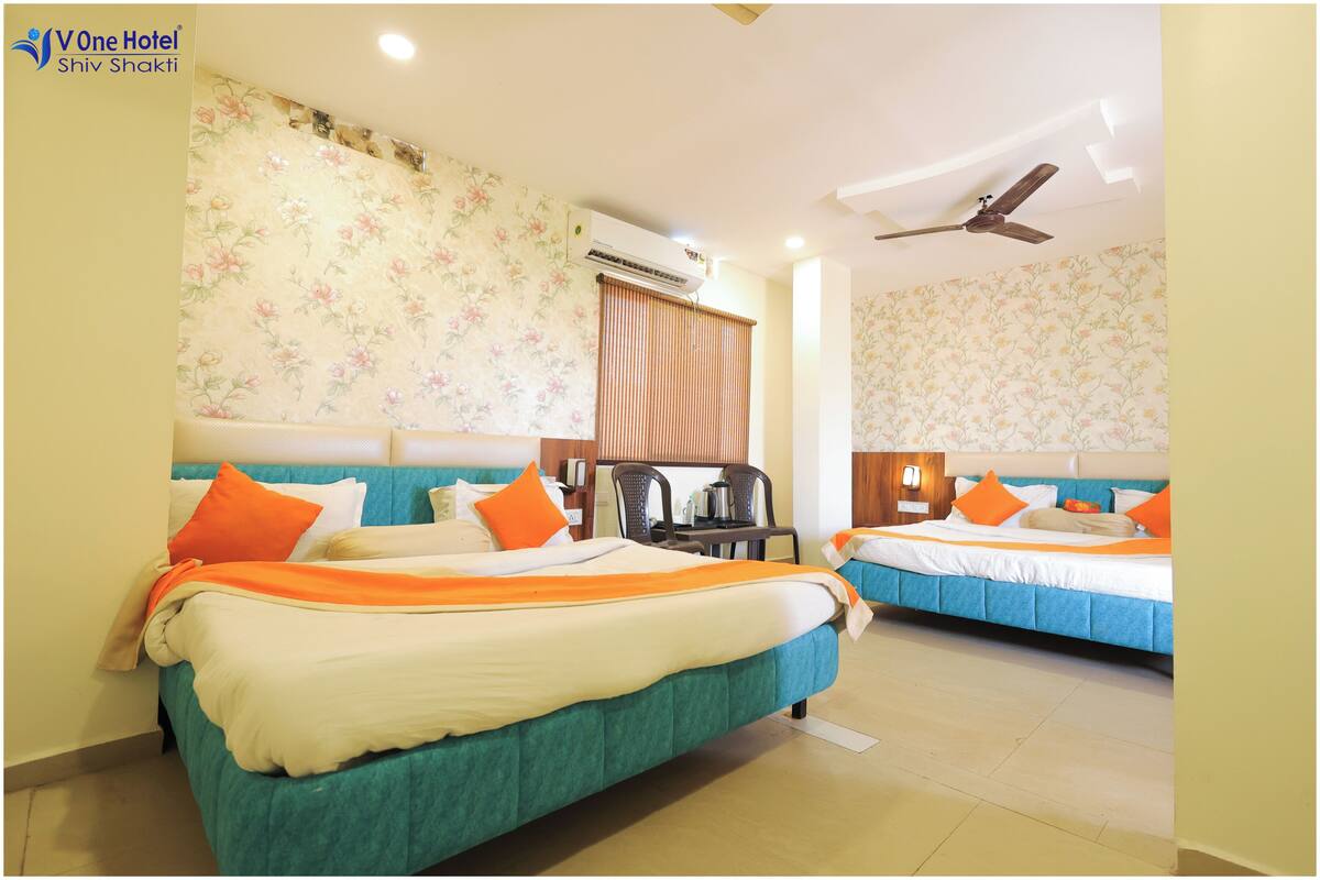 Standard Twin Room | Desk, iron/ironing board, free WiFi
