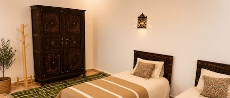 مكواة/لوح كي وواي فاي مجانًا وملاءات أسرّة