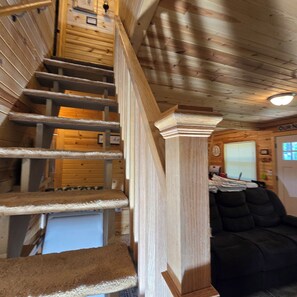Interior - Cozy Hideaway 3-bedroom cabin in charming Gaylord (Gaylord)
