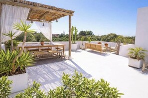 Outdoor dining - Vrbo Property (Santanyí)