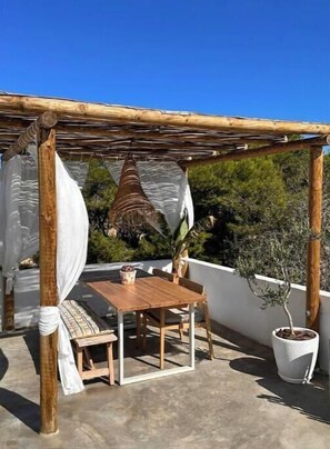 Outdoor dining - Vrbo Property (Santanyí)