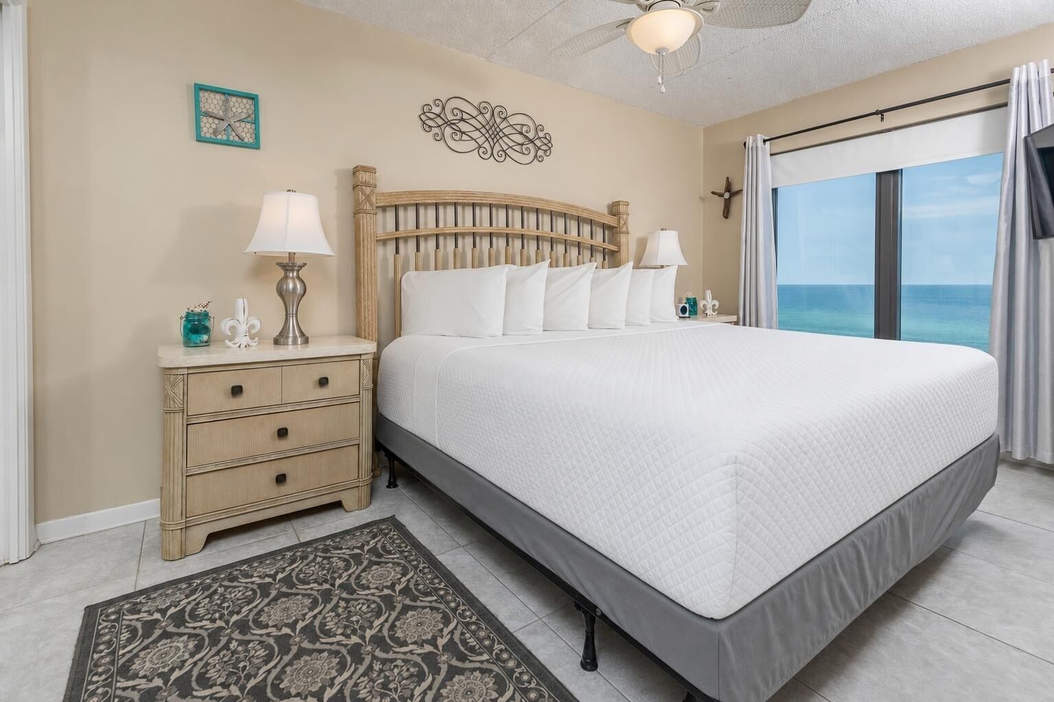 Condo, 2 Bedrooms