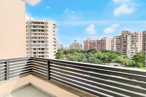 A residential building with multiple floors, balconies, and a clear view of the surrounding area. - Classic With Balcony Townhouse Sector 52 (Gurugram)