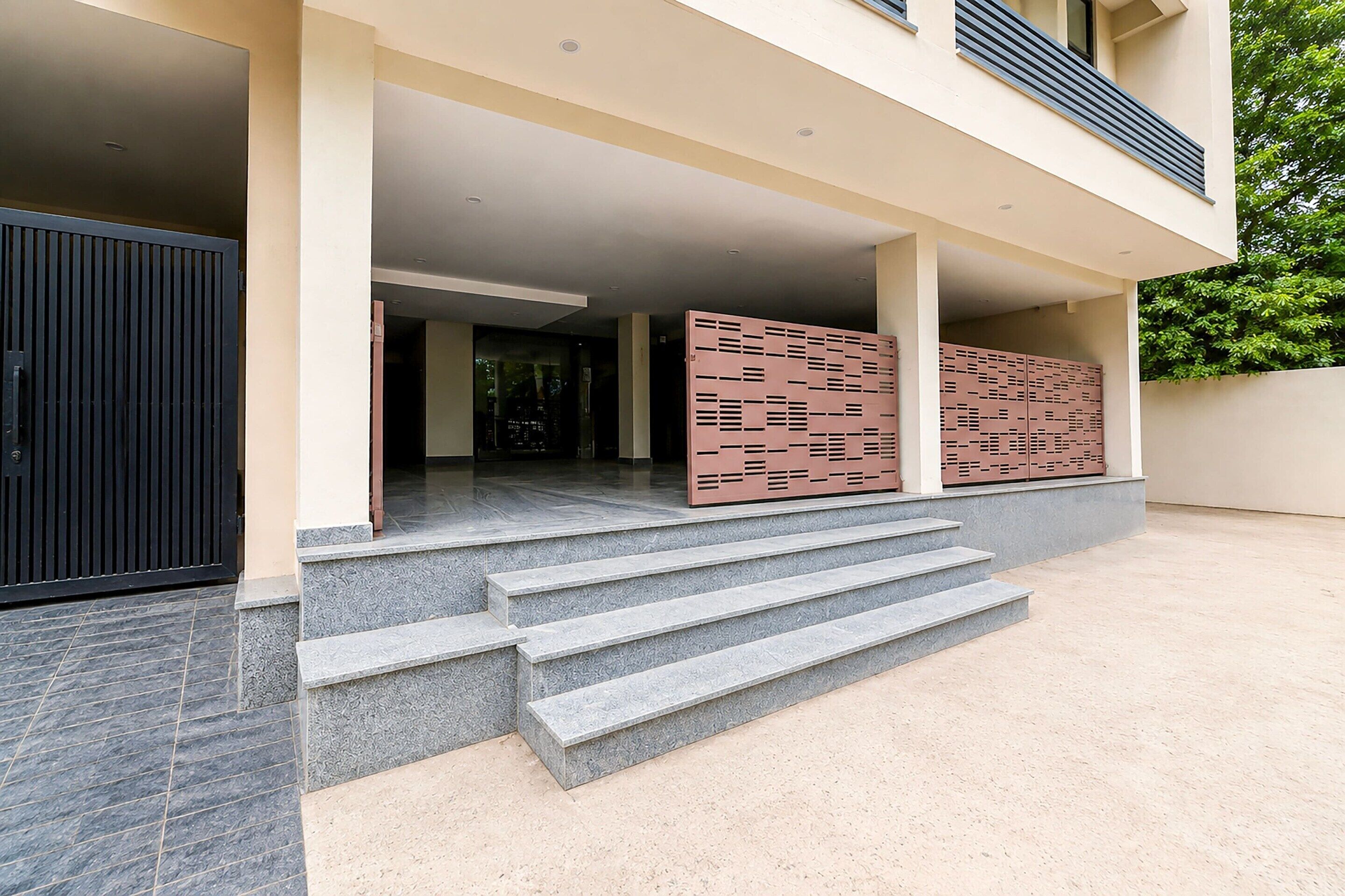 House | Reception