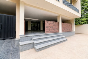 บ้านพัก | ฝ่ายต้อนรับ