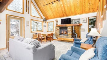 Chalet (2 Bedrooms) | Interior