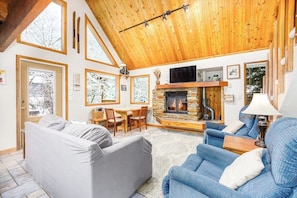 Interior - Two-bedroom Plus Loft Chalet w/ Mountain Views (Girdwood)