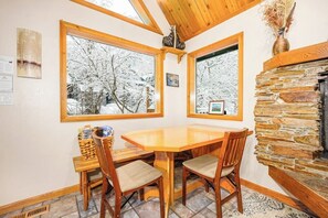 Chalet (2 Bedrooms) | Interior