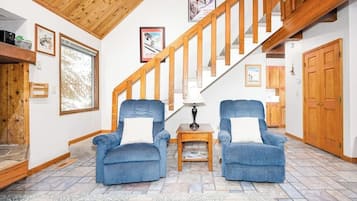 Chalet (2 Bedrooms) | Interior
