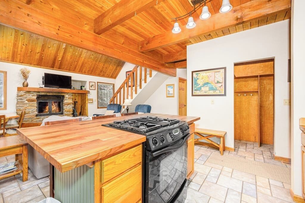 Chalet (2 Bedrooms) | Interior