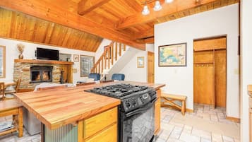 Chalet (2 Bedrooms) | Interior