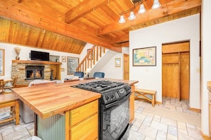 Interior - Two-bedroom Plus Loft Chalet w/ Mountain Views (Girdwood)