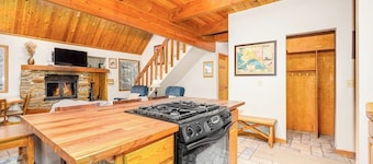 Two-bedroom Plus Loft Chalet w/ Mountain Views