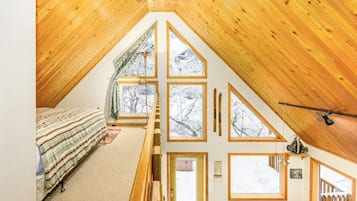 Chalet (2 Bedrooms) | Front of property