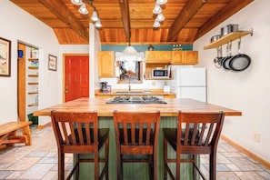 Chalet (2 Bedrooms) | Interior