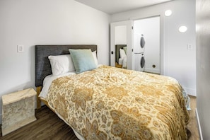 Villa (2 Bedrooms) | Interior - Two-story Loft Villa w/ Rooftop Hot Tub & Inlet Views (Anchorage)