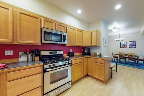 Second-floor Secure Condo Near Girdwood Village