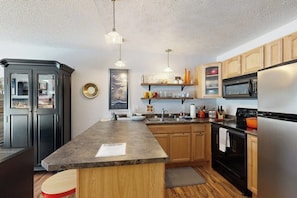 Unclassified image, 2 of 18, button - Quiet Ground-floor Studio Near Town Square (Girdwood)