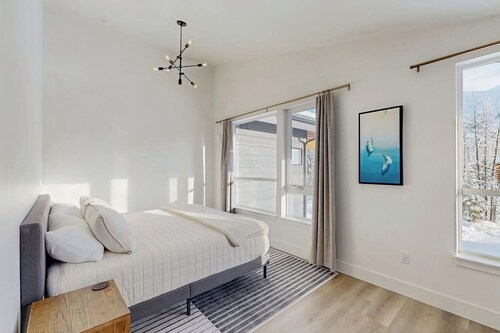 Newly Built Creek-side Townhome Near Girdwood Merc
