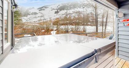 Three-story Slopeside Townhome w/ Brand New Jetted Tub