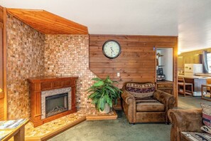 Interior - Quiet Apartment-above-garage a Block From Skiing (Girdwood)