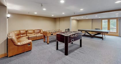 Quiet Girdwood Studio w/ Easy Access to the Village