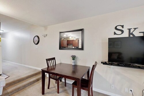 Quiet Girdwood Studio w/ Easy Access to the Village