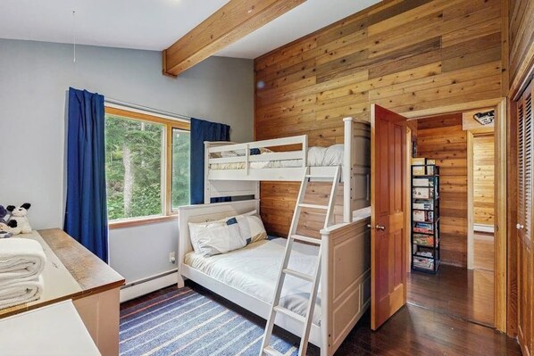 Villa (3 Bedrooms) | Interior - Mountain Retreat w/ Private Outdoor Hot Tub Near Lifts (Girdwood)