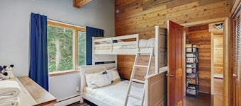 Mountain Retreat w/ Private Outdoor Hot Tub Near Lifts