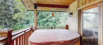 Mountain Retreat w/ Private Outdoor Hot Tub Near Lifts