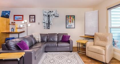 One-bedroom Loft Condo w/ Full Mountain Views